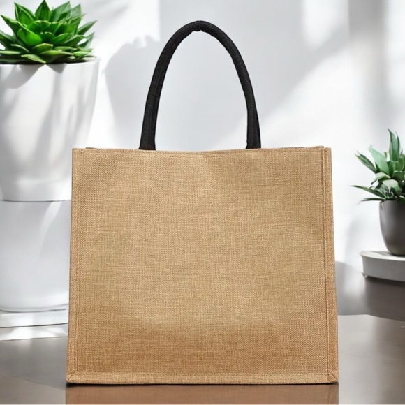 Chic Fashion Oversized Tote Bag, NWT - Picture 4 of 4